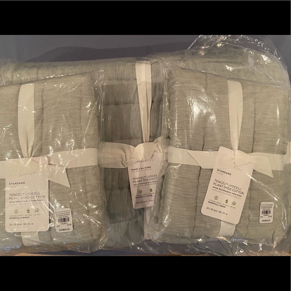 Pottery Barn King/Cal King Quilt and Shams